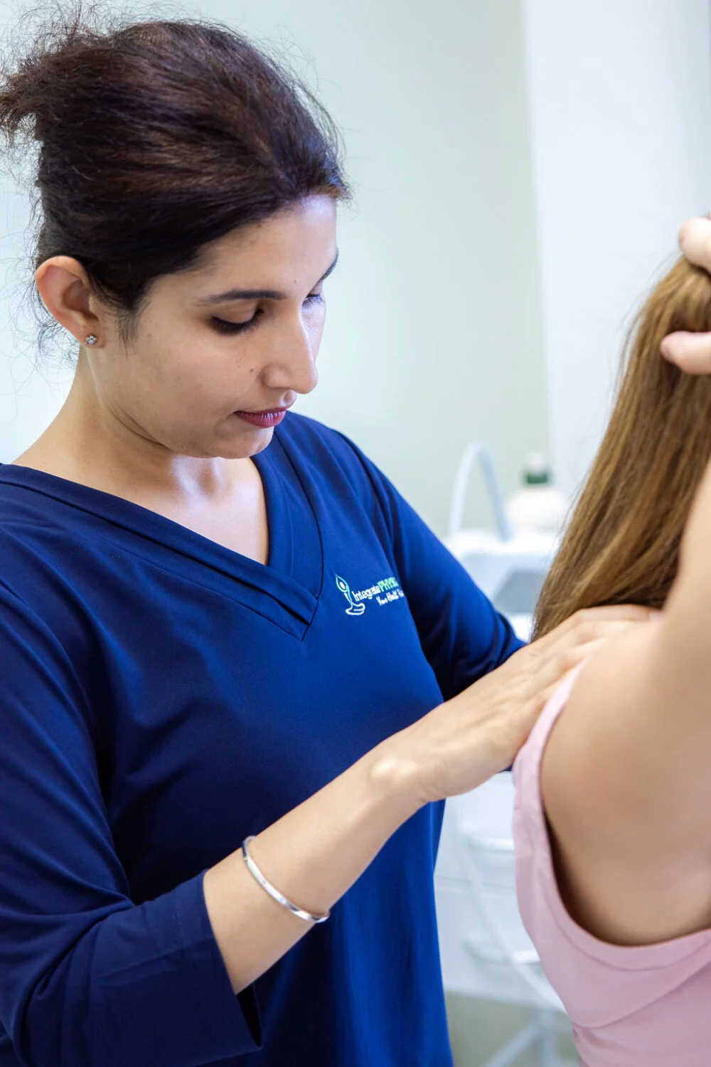 Do you suffer with Shoulder Pain? We can Help!